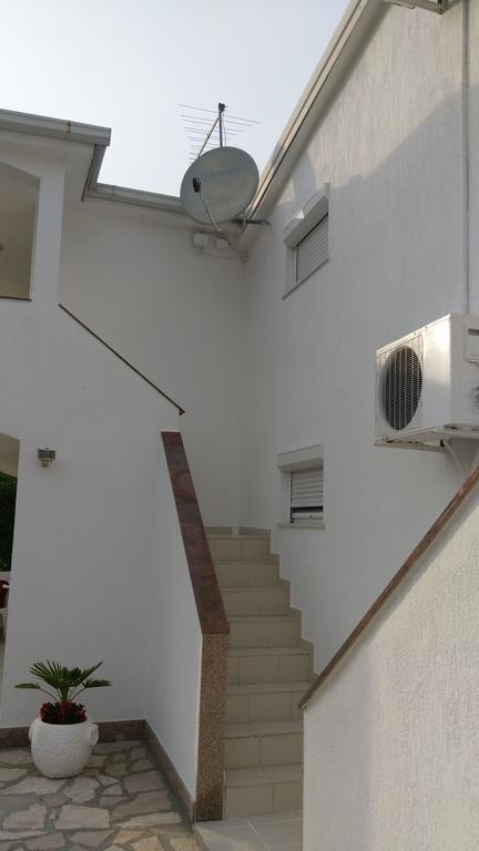 Ruza Apartmani Draga Bašćanska Exterior foto